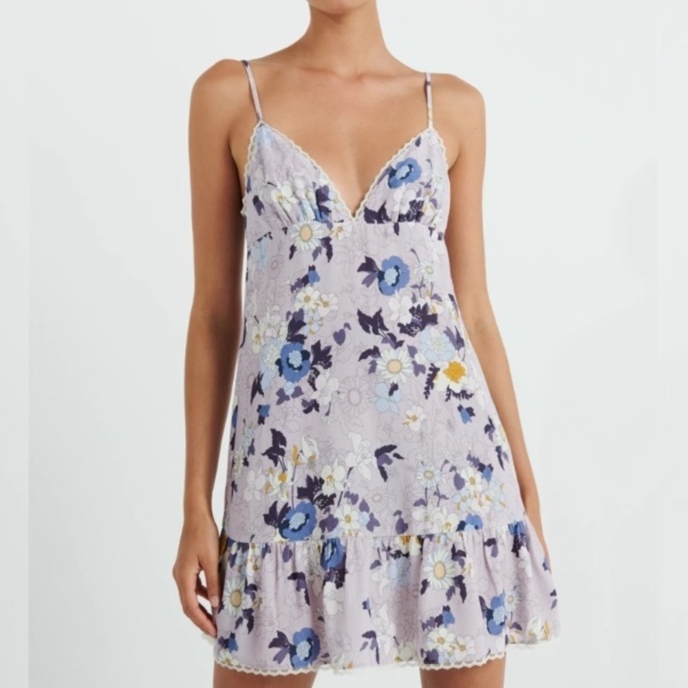 Aritzia Sunday Best Noah slip mini dress in light purple floral print. Size 6